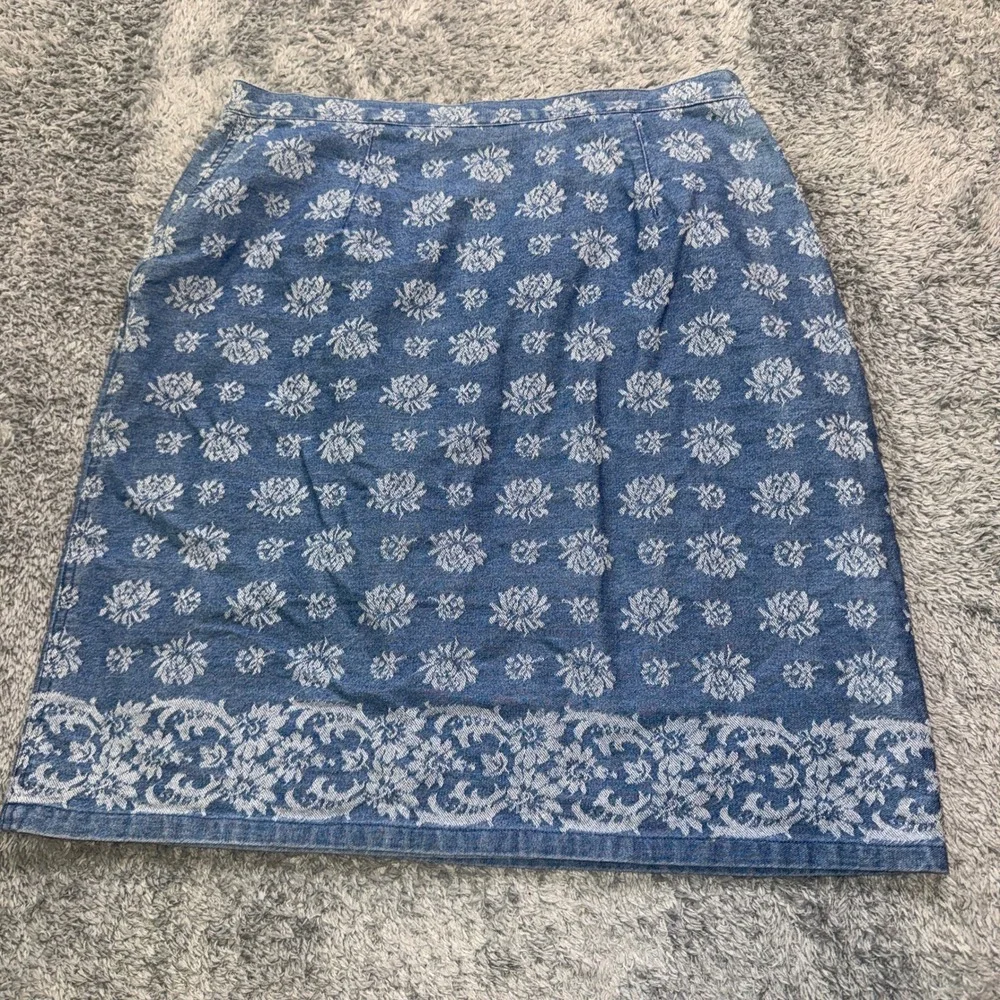 Liz Claiborne Womens Lizwear Wrap Skirt 10 Blue Floral Print Cotton Denim